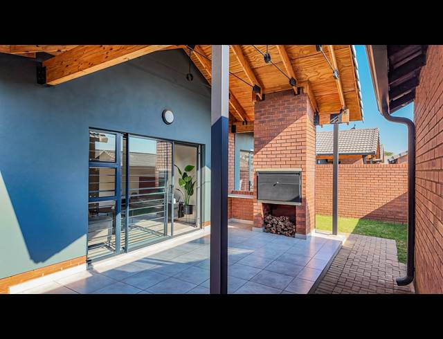 3 BEDROOM TOWNHOUSE FOR SALE IN FAERIE GLEN